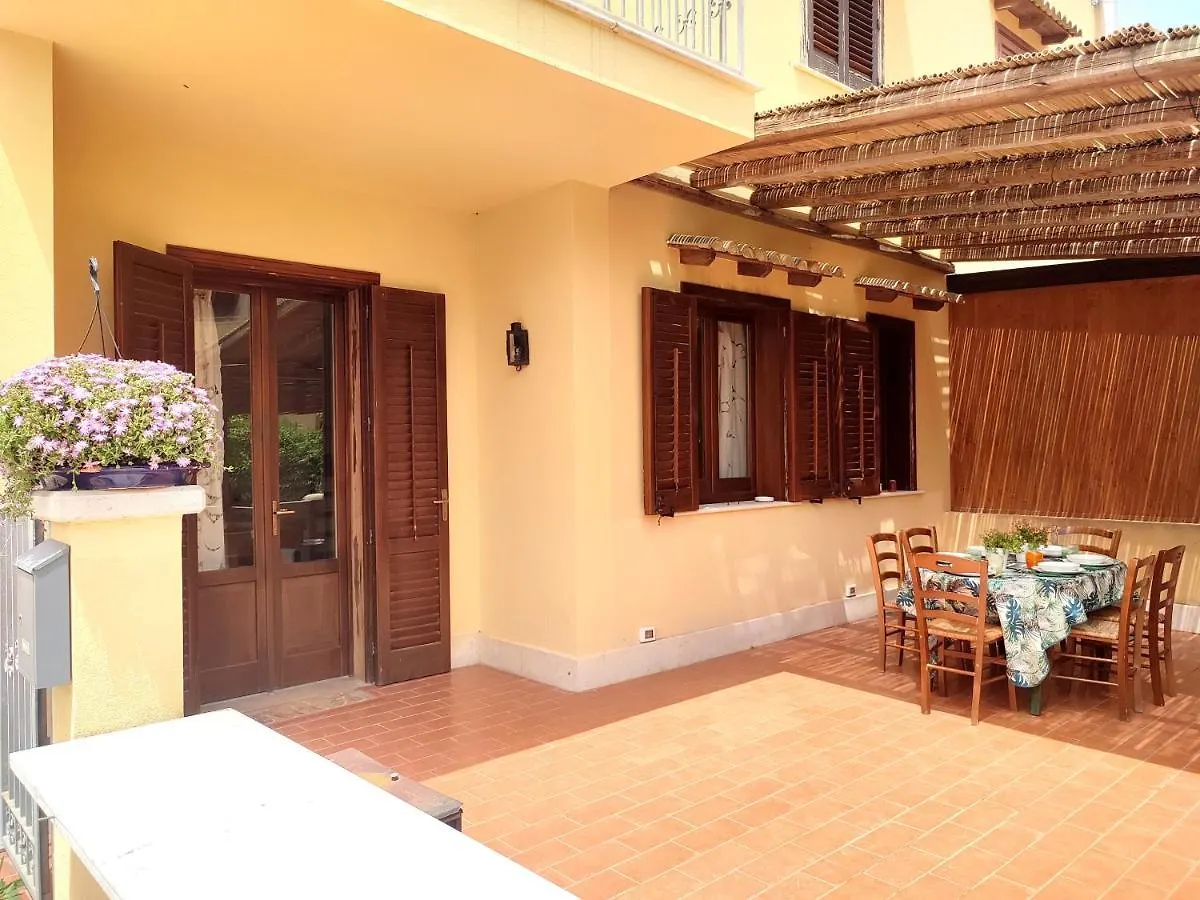 La Casa Dei Pesci Dipinti Villa Castelluzzo 0*,  Italien